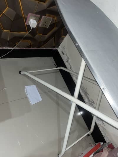 Foldable heavy iron stand