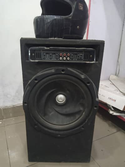 VPA-700.4 Car amplifier with a custom made woofer