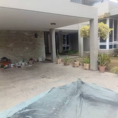 1 kanal Commercial house available for rent