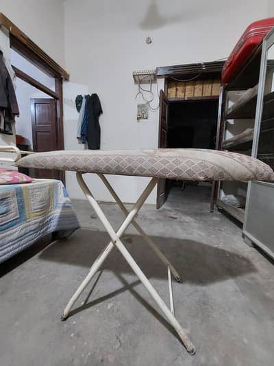IRON FOLDED STAND OK WELL CONDITION WORKING RELIABAEL IMPORTED HA SALE