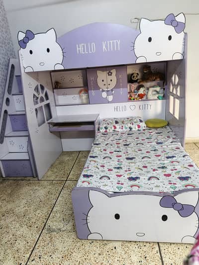 Bunk bed size 4.5x 6.5 without mattres