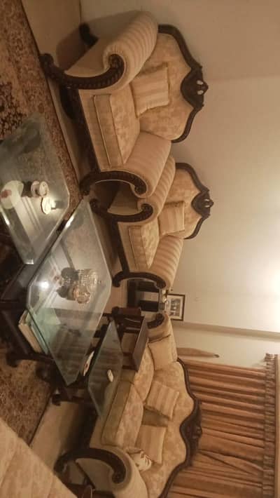 7 seaters sofa with center table