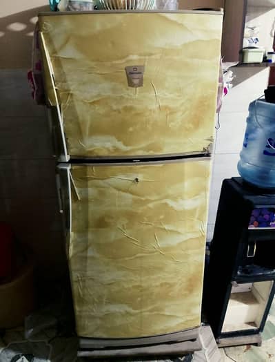 Dawlance 2 door refrigerator and freezer