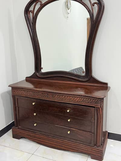 dressing table with drawers