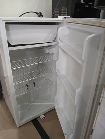 Room refrigrator