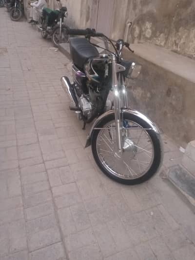 I am selling honda cg 125 dadu number 2020 model