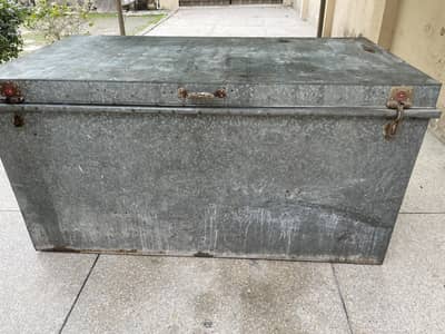 Peti/Trunk for sale (urgent)