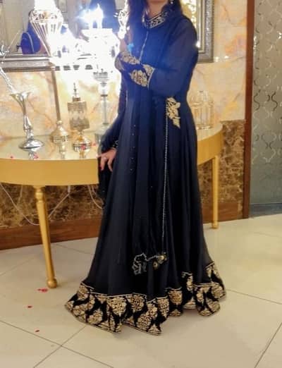 black maxi with shoes 1 time use maade in dubai