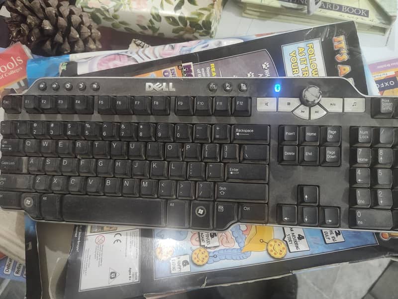 Logitech chargeable 5 button gaming mouse 1