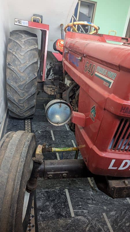 Tractor 640 0