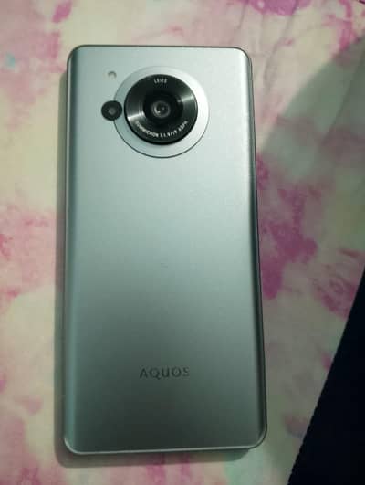 sharp Aquos r7