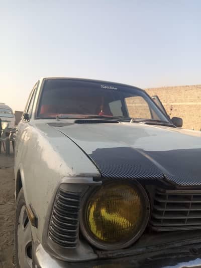 car 73 model hain white seat new lpg salander ke sth aur bilkul ok hai