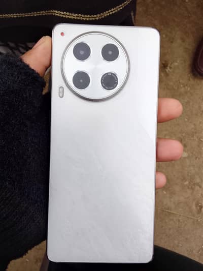 tecno camon 30  with 4 month warranty