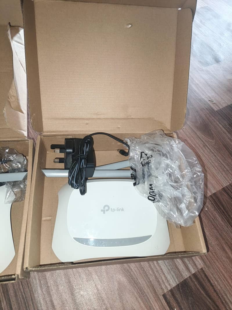 TP-link new router all okay new condition urgent sale only for RS 1500 ...