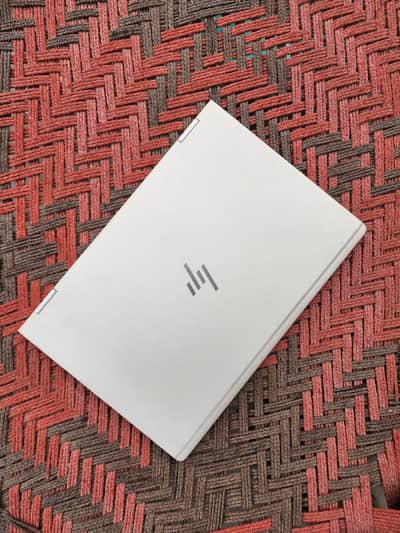 HP Elitebook 1030 g2 120Hrz