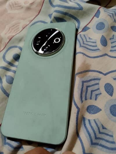 Tecno spark 30. C 6+128 only 3 month use daba charger Sath hai