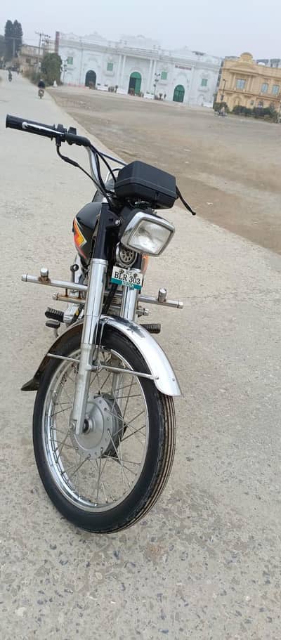 125 honda 21000 kilometer chali hui hai 185000 price