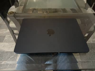 Apple Macbook Air (2022)