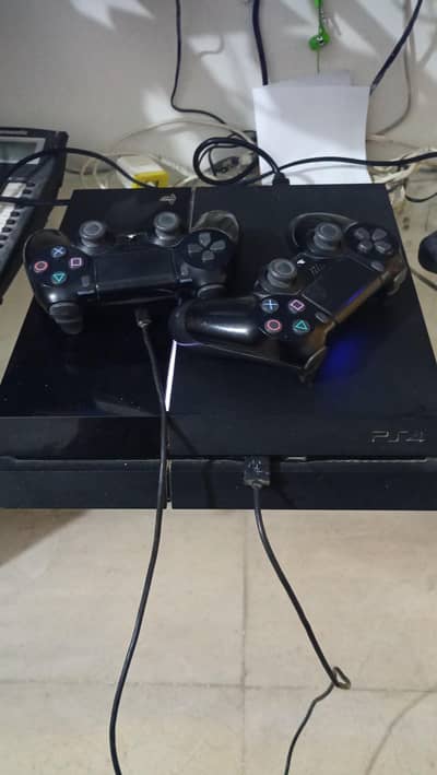 PS4 FAT 1TB HDD 2 GENUINE CONTROLLERS