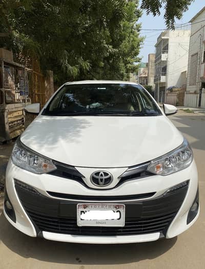 Toyota Yaris ATIV X 1.5 L - White, Beige Interior