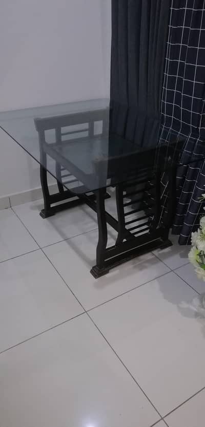 4 seater dining table