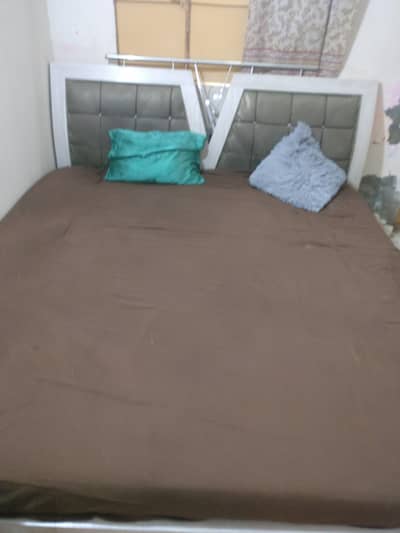Bed set, and almari