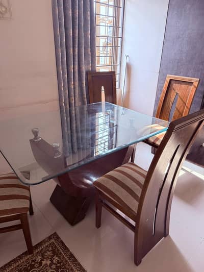 Dining table with 4 chairs going cheap