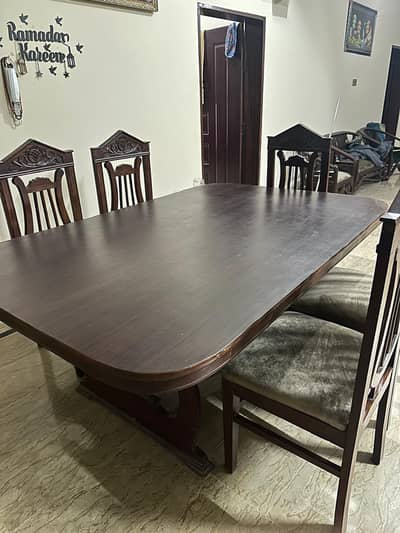 6 seeter dinning table for sale