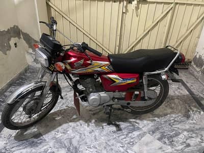 honda 125 brand new Everything okay 03236084011 call or WhatsApp num