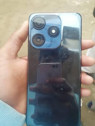 all ok 4+4/128 box Sath ha penal  thk tha