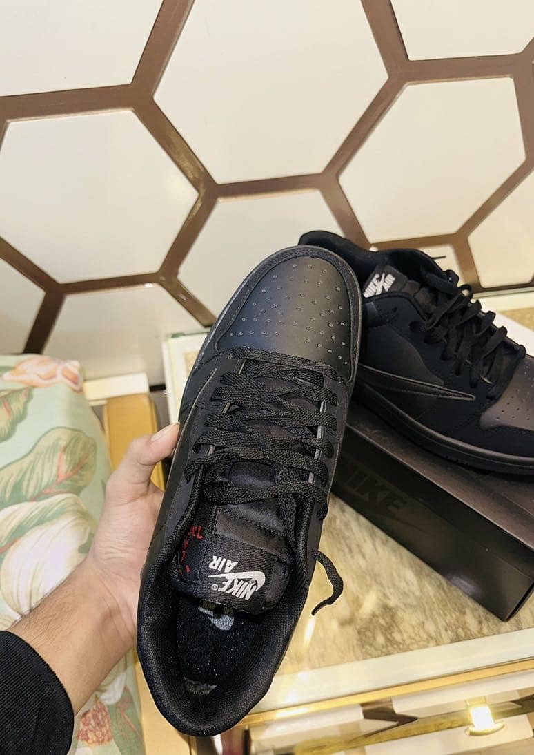 NIKE TRAVIS SCOTT PHANTOM 1