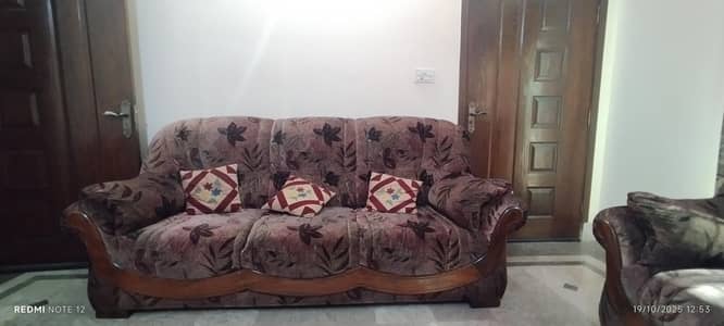 Sofa set 3, 2 & 1  Urgent sale