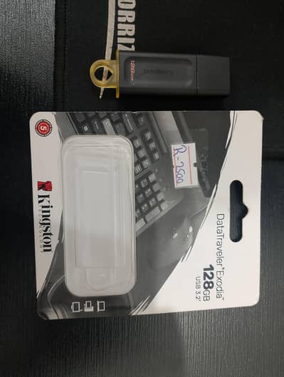 Kingston 128gb usb 3.2, never used , in warranty