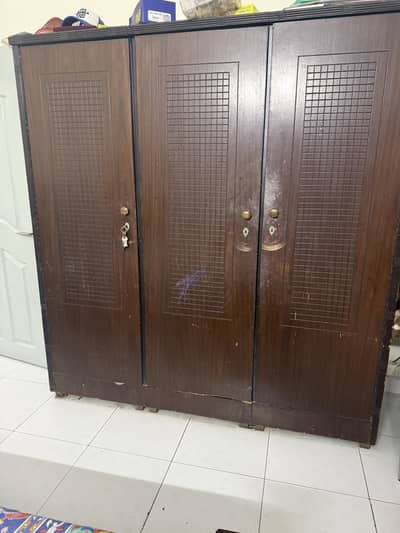 Bedroom set with metres, dressing drawers present