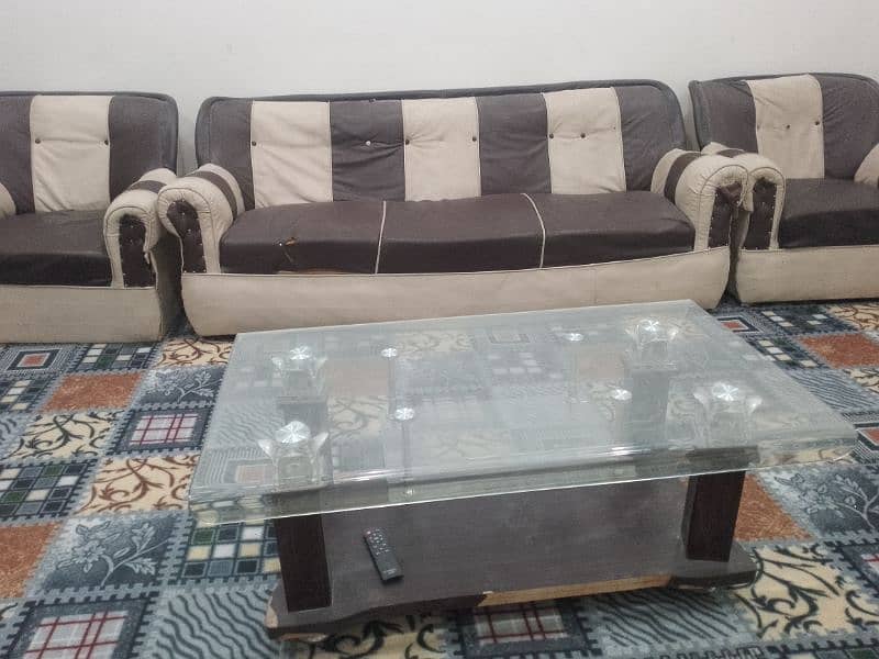 صوفہ سٹ . . ایک عدد شیشہ ٹیبل 1