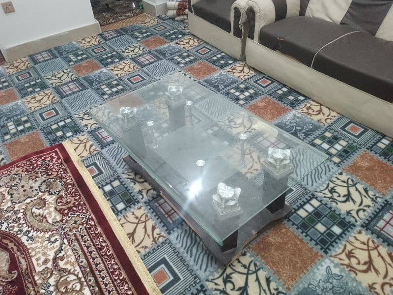 صوفہ سٹ . . ایک عدد شیشہ ٹیبل 3