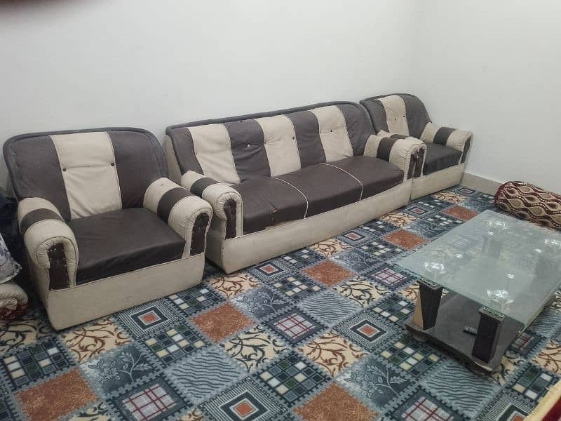 صوفہ سٹ . . ایک عدد شیشہ ٹیبل 4