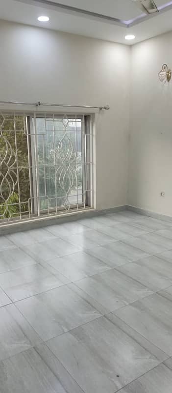 Beautiful 8 marla upper portion