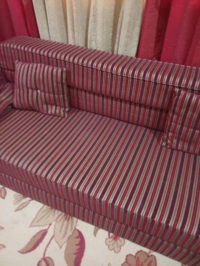 1 sofa come bed, 2 side tables, 1 center table