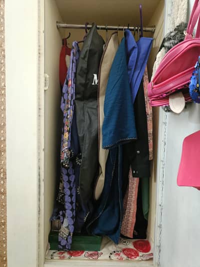 “Large Wooden Wardrobe / Almirah – Excellent Condition”