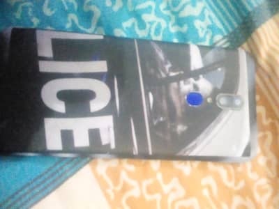 all ok bas screen protector pe scretch hai or back camera  main fault