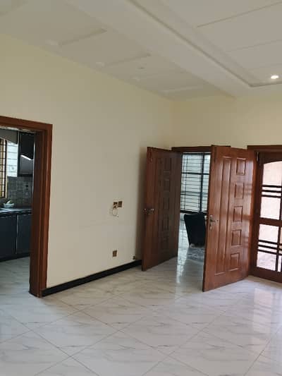 10 Marla Corner Separate Upper Portion For Rent Model Town