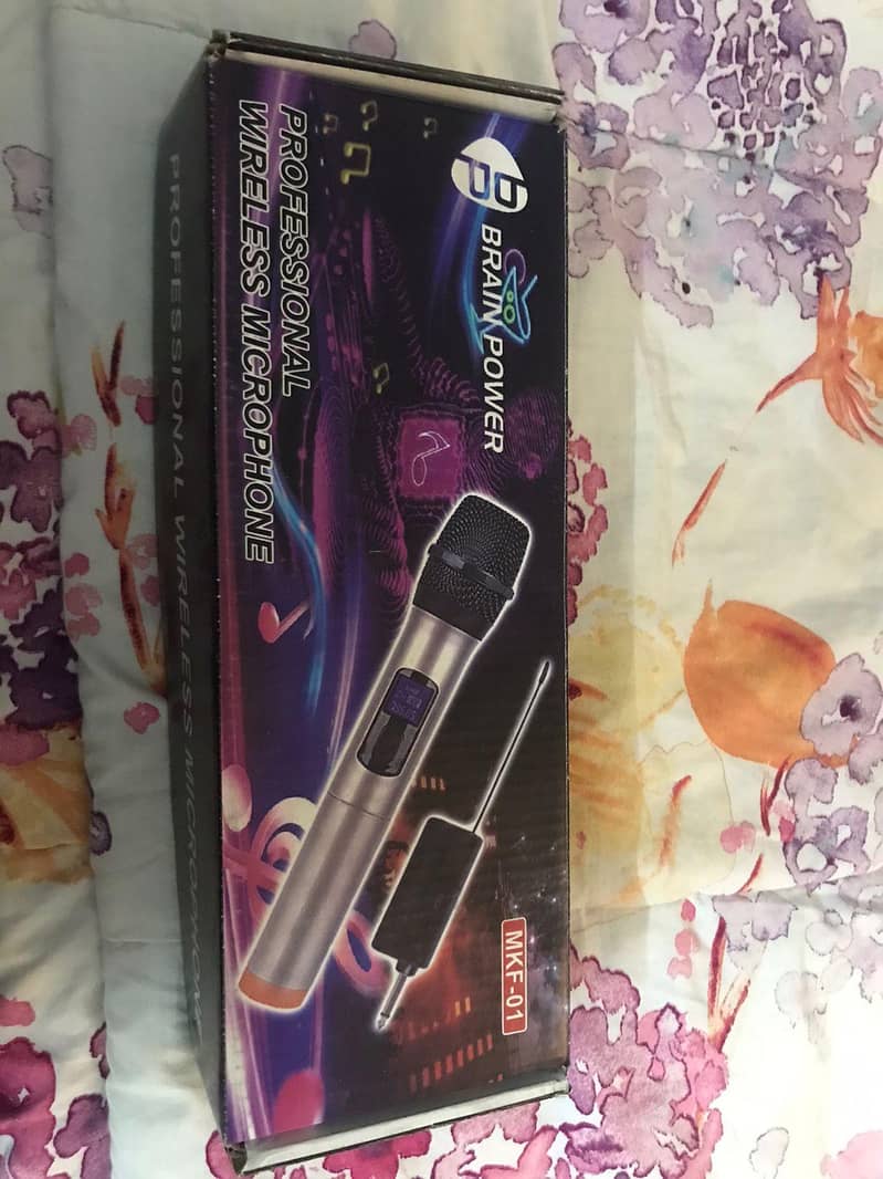 Professional Wireless Microphone 0