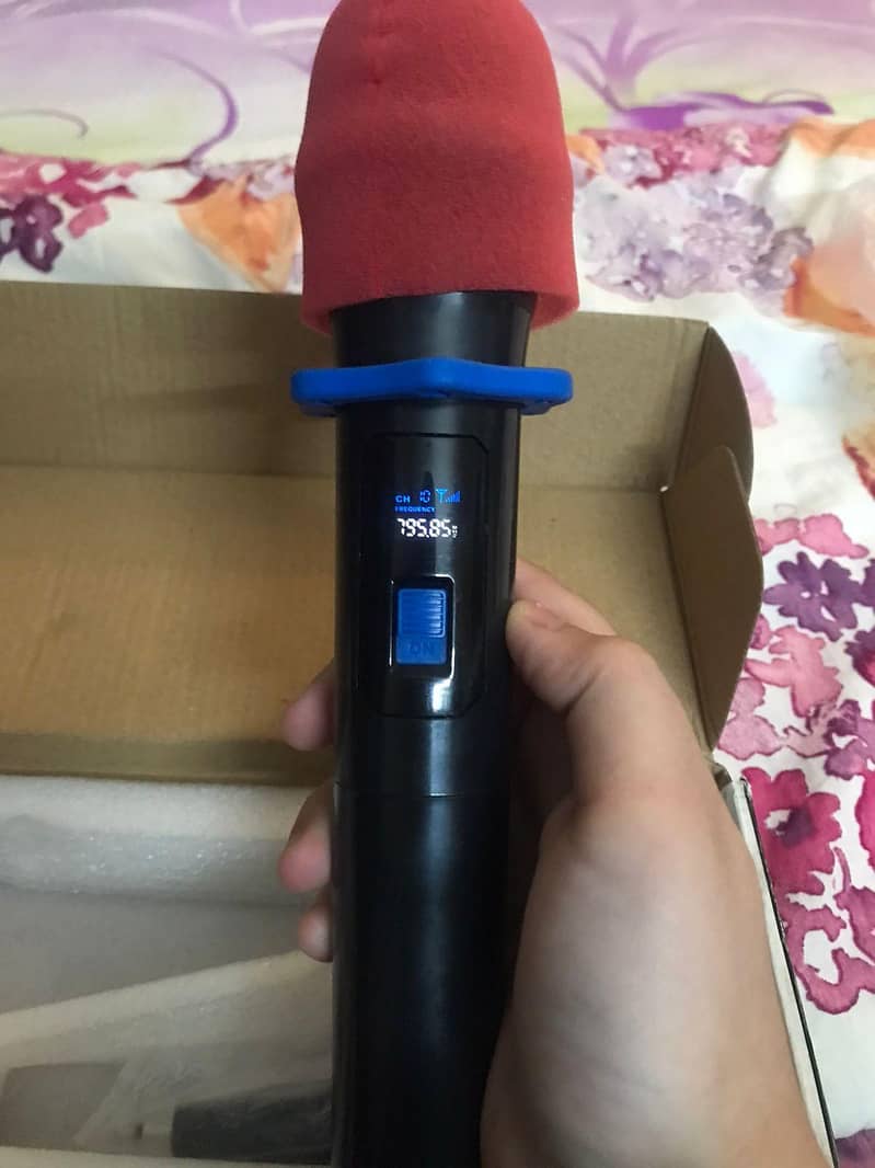 Professional Wireless Microphone 4