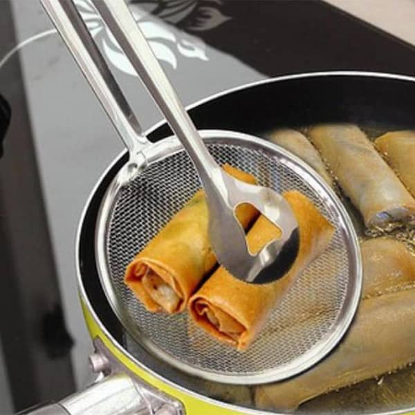 Multi-functional 2 in 1 Fry Tool Filter Spoon Strainer With Clip,Oil Frying BBQ Filter Stainless Steel Mesh Strainer Kitchen Tool Frying Mesh Colander Quick Strain Stainless Steel Tong Colander