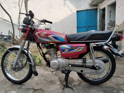 bhot Shok se rakha hua hai bohot Kam use hua hai