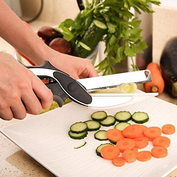 Clever Cutter Knfe And Cutting Board In One