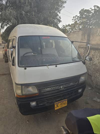 toyota hieace 9t