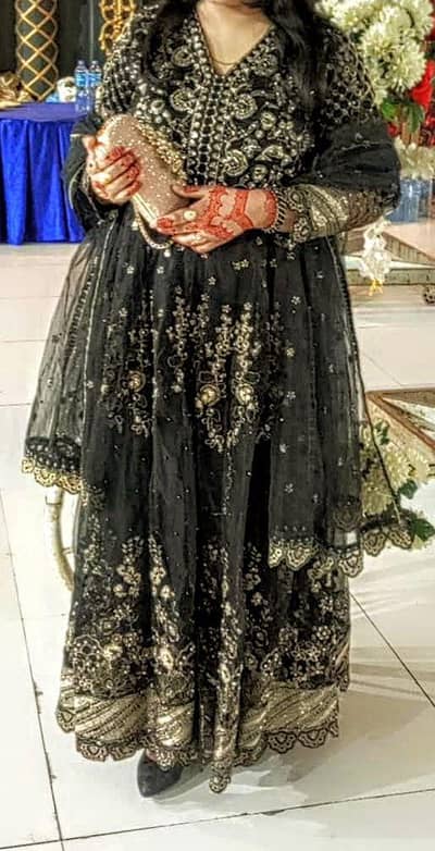 Elegant Black Maxi Dress – Gold Embroidery, Size L