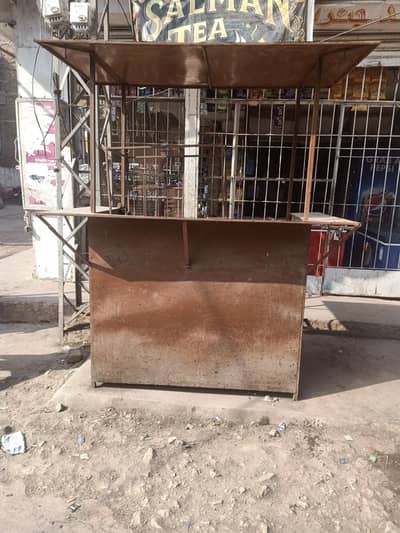 counter for transtall chips  and food work + 1 table